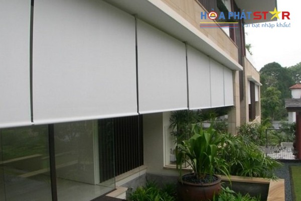 Thường xuyên vệ sinh, kiểm tra để đảm bảo độ bền và độ an toàn của rèm che